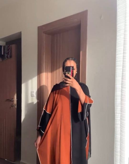 Tangerine Noir Abaya